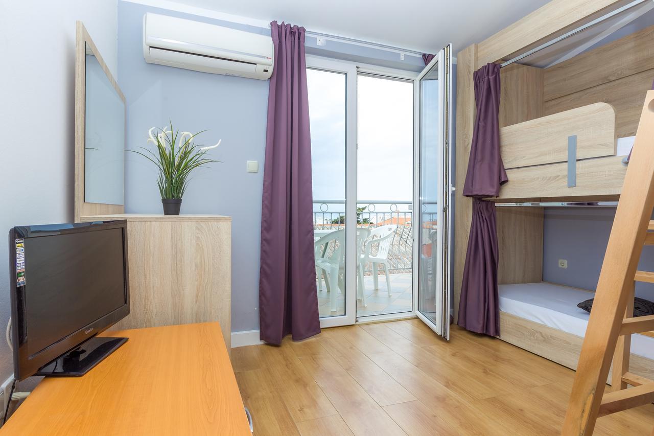 Apartments In City Center Ventus Novalja Exterior foto
